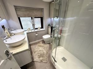 En Suite- click for photo gallery